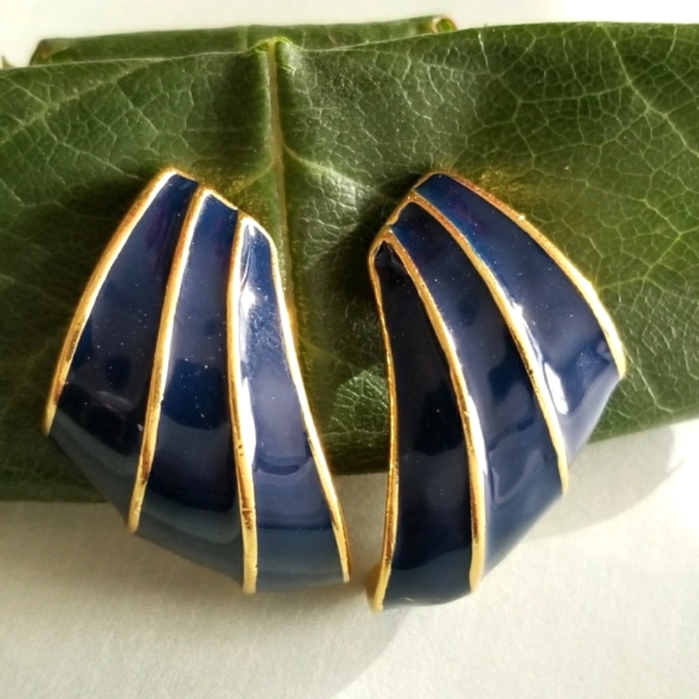 Vintage Napier clip earrings dark navy blue gold tone